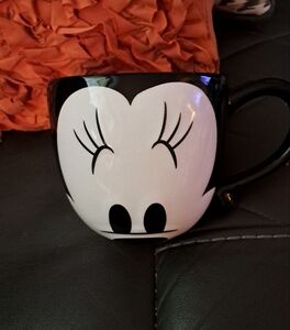 Disney Minnie Mouse autographed cup, Black, White and Red 20 oz.